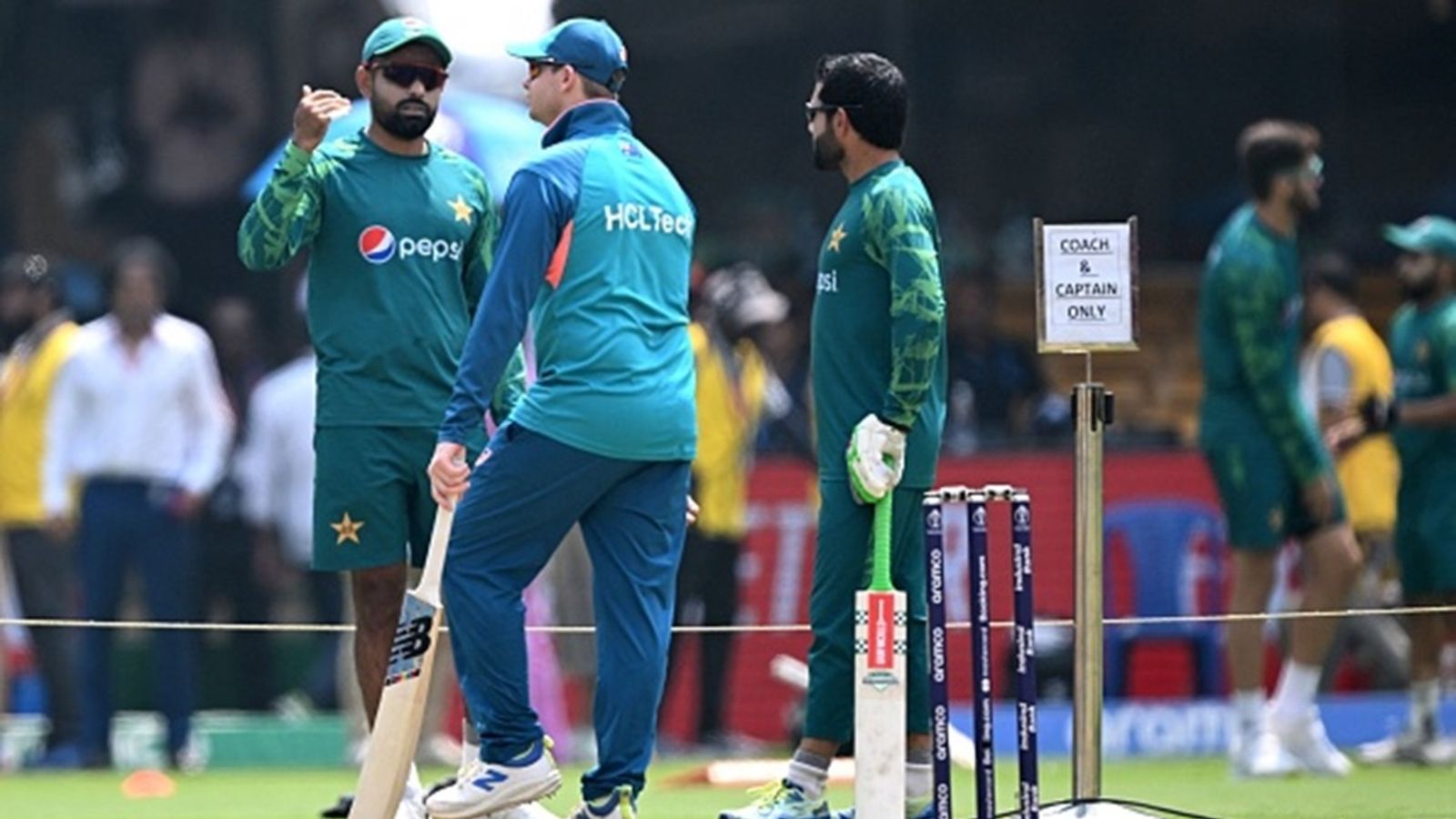 'We're all guilty of that at stages throughout our careers, don't worry, but...': Steve Smith's straightforward answer when asked to give advice to Babar Azam Pakistan's Babar Azam (L) speaks with Australia's Steve Smith (C) as Mohammad Rizwan watches at the M. Chinnaswamy Stadium in Bengaluru on October 20, 2023.