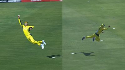 After Glenn Phillips, Alex Carey becomes Superman by taking potential catch of the tournament Alex Carey takes a stunning catch against England