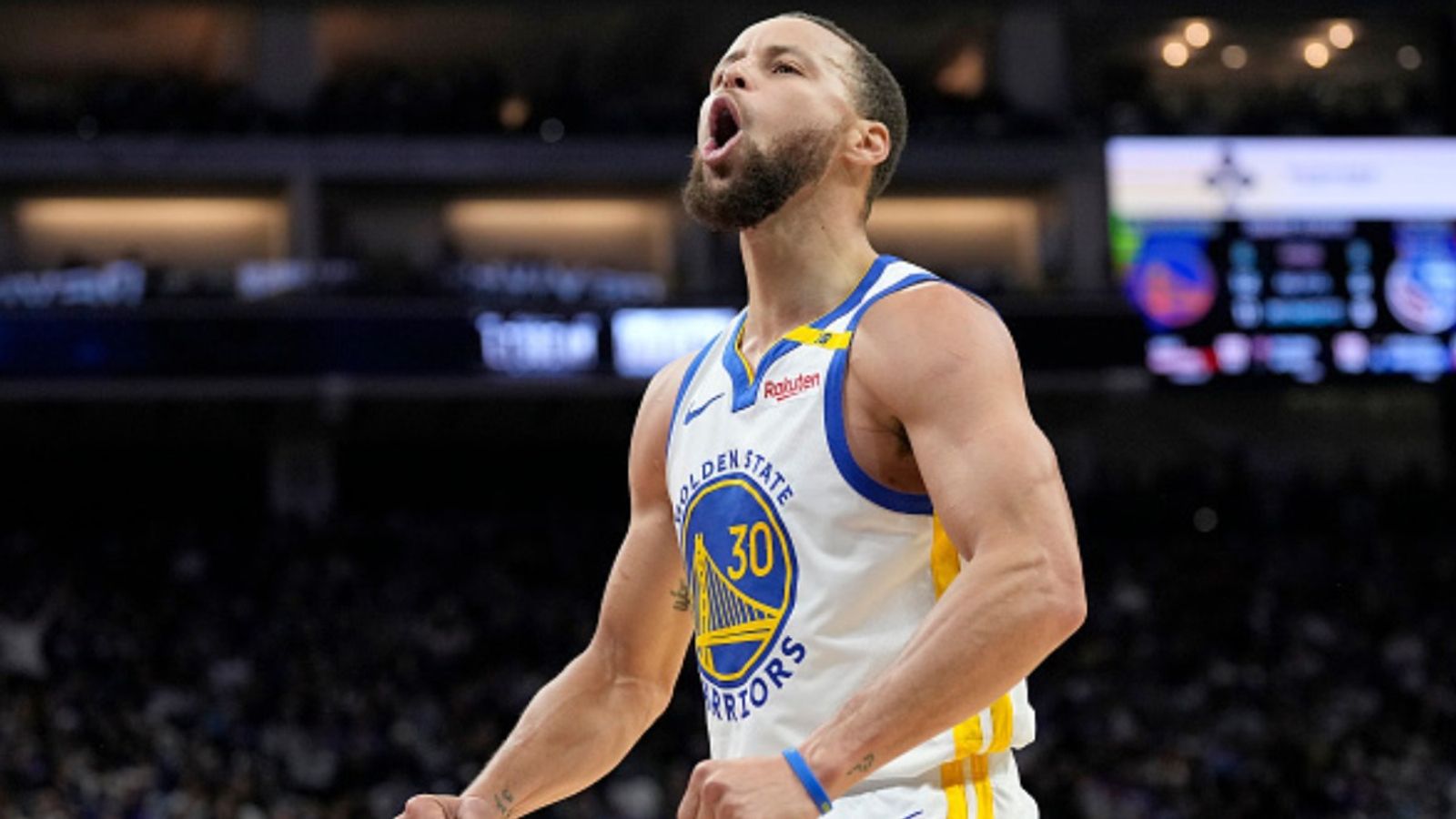 Warriors' Steph Curry continues legacy of greatness, breaks record against Mavericks Stephen Curry in the frame