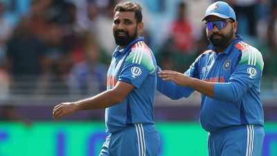 England legend gives massive advice to Rohit Sharma and Gautam Gambhir regarding Mohammed Shami, says 'I would expect India to...' Mohammed Shami and Rohit Sharma in frame
