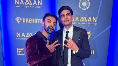 17 hour flight No Wi-Fi, Mom's emotional text : Here's how Vidhu Vinod Chopra's son Agni Chopra learnt being drafted by MI New York for Major League Cricket Agni Chopra and Shubman Gill in the frame