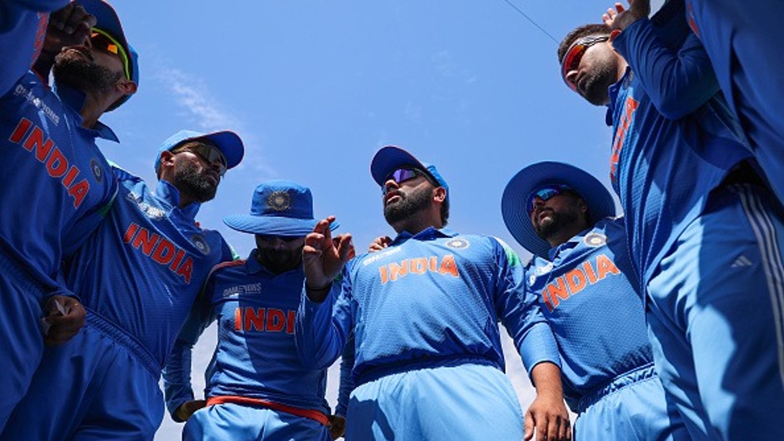 'Don't have to take New Zealand lightly...': Ex-India head coach's big suggestion for Rohit Sharma-led side for upcoming Champions Trophy clash India captain Rohit Sharma speaks to his team during the ICC Champions Trophy 2025
