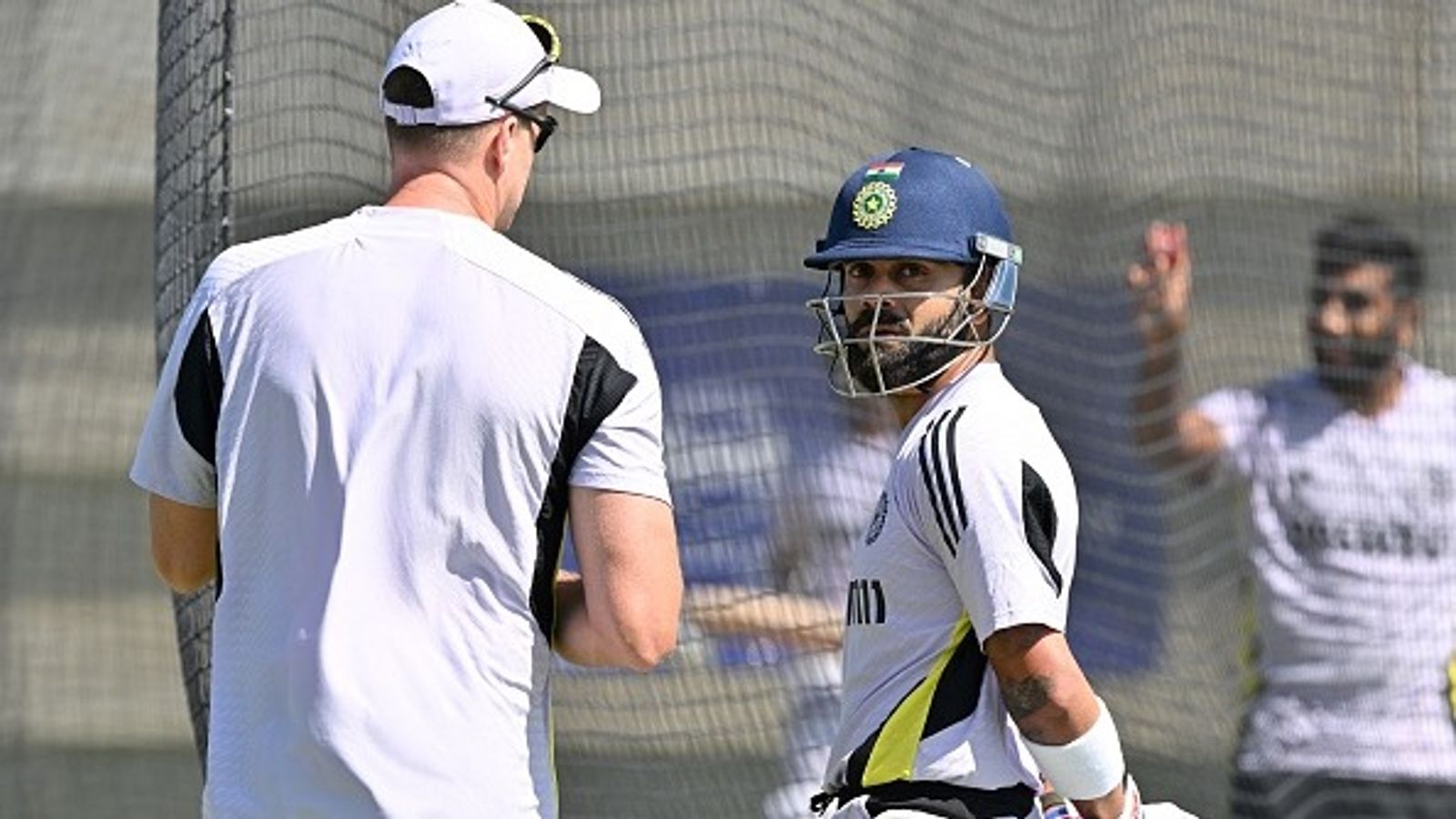 Big boost for Team India, Morne Morkel along with star player re-join Men in Blue's squad right ahead of Champions Trophy clash vs New Zealand India's Virat Kohli (R) talks to team's bowling coach Morne Morkel during a practice session