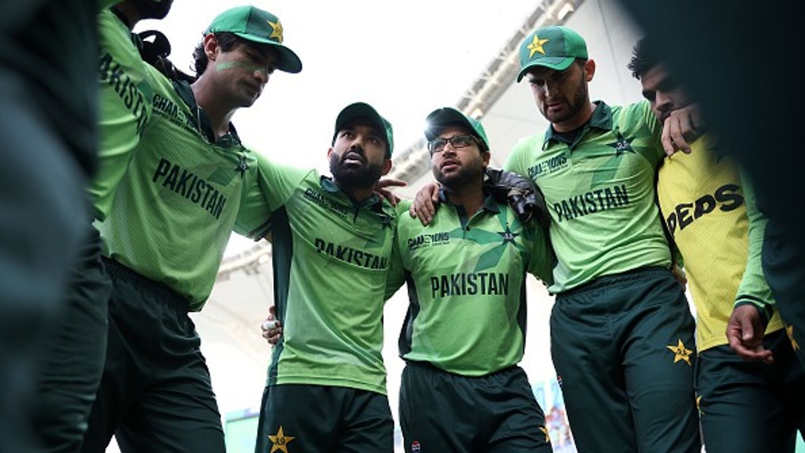Major rift within Pakistan team following Champions Trophy elimination involving head coach and captain, 4 star players' spots under threat Pakistan captain Mohammad Rizwan talks with his teammates in a huddle during Champions Trophy clash