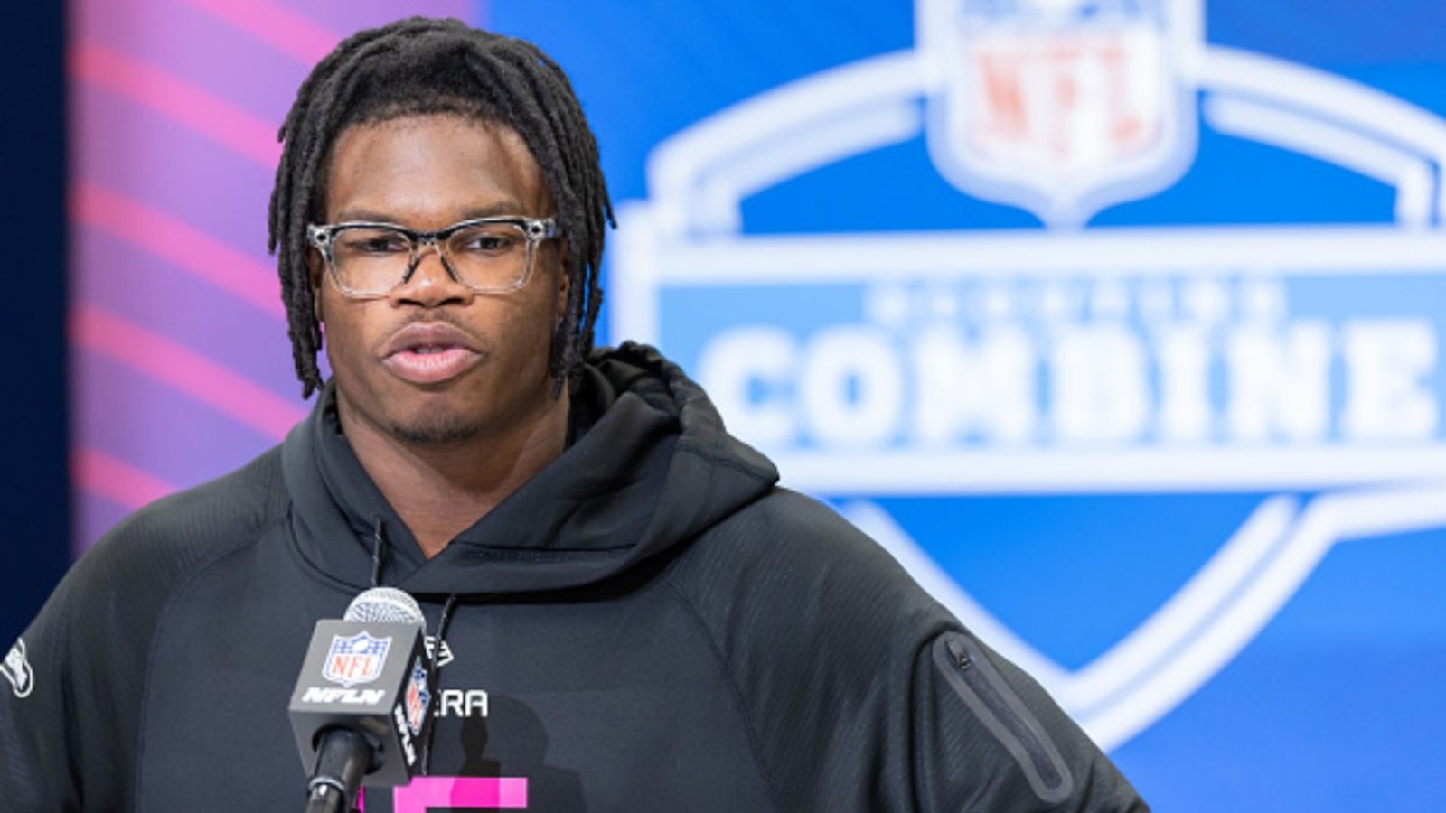 Travis Hunter declares, "nobody has ever done it the way I do it," embracing his unique NFL double duty Travis Hunter in the frame (via Getty)