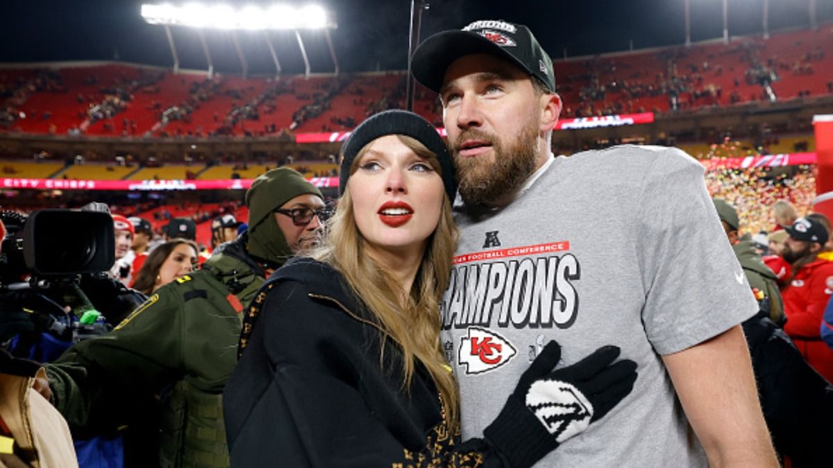 Are Taylor Swift- Travis Kelce breaking up? know as Swift's team and her friends forces singer to ditch Chiefs Star following boos during Super Bowl 2025 Taylor Swift and Travis Kelce in the frame