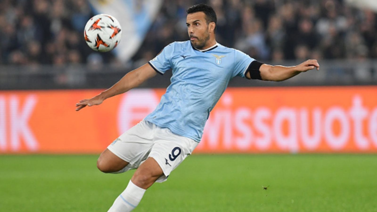 Pedro’s last-minute goal seals controversial Lazio win over 10-man Milan Pedro in the frame
