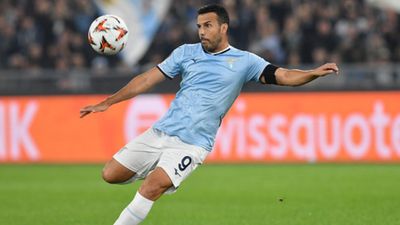 Pedro’s last-minute goal seals controversial Lazio win over 10-man Milan SportsTak