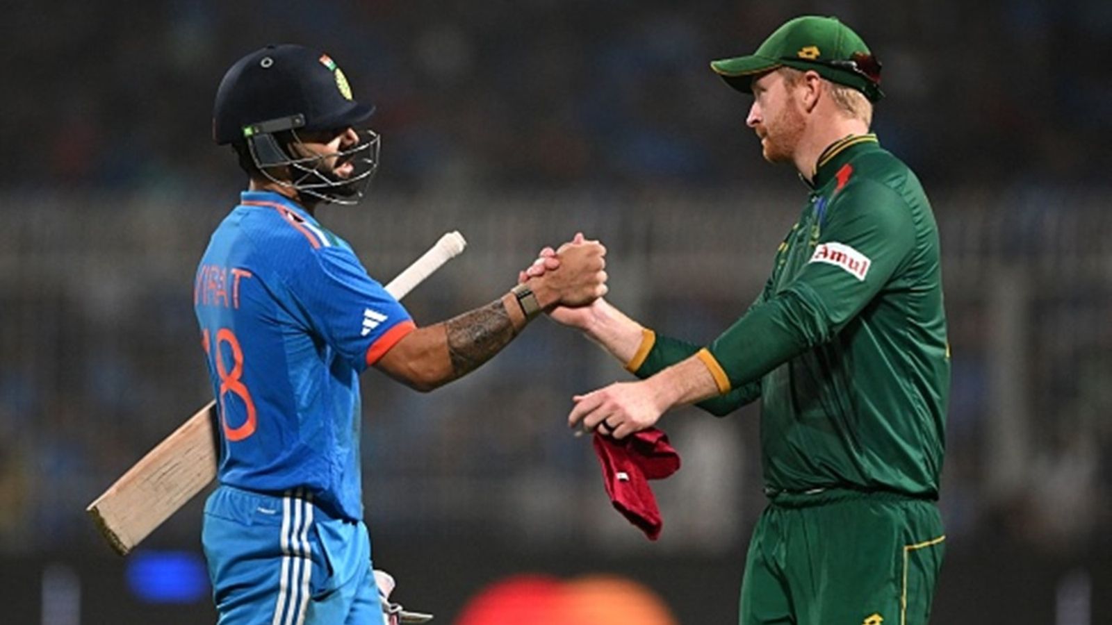 Former New Zealand pacer feels this South Africa batter is no.1 alongside Virat Kohli, says 'he can hit downtown better than anyone in the world' South Africa's Heinrich Klaasen (R) greets India's Virat Kohli on scoring a century (100 runs) during the 2023 ICC Men's Cricket World Cup ODI match at the Eden Gardens in Kolkata on November 5, 2023.