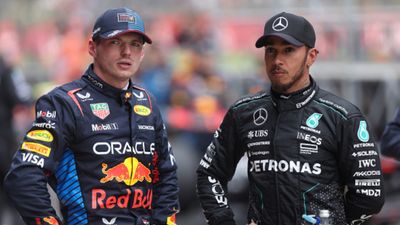 Toto Wolff’s Promise to Lewis Hamilton regarding Max Verstappen Revealed in Netflix’s Drive to Survive Max Verstappen and Lewis Hamilton in the frame
