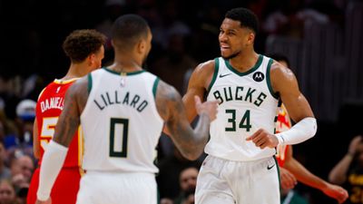 Bucks superstar Giannis Antetokounmpo clocks sensational feat during win over Mavericks SportsTak