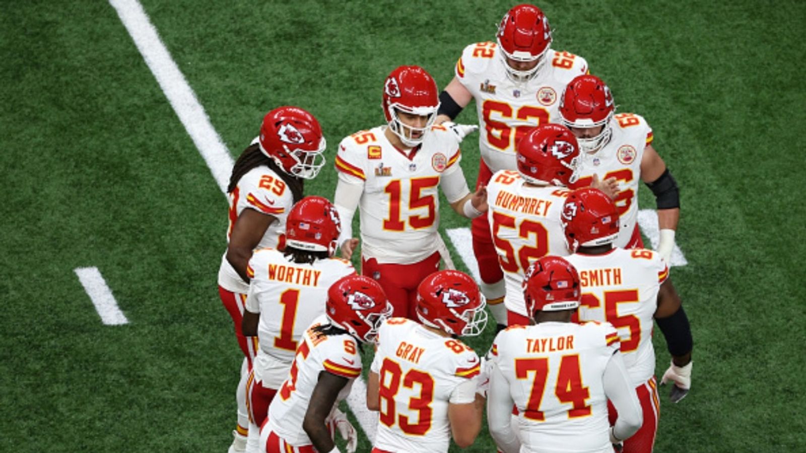 "Build a team that can win a Super Bowl:" Eagles veteran throws shade at Kansas City Chiefs Eagles vet criticizes Kansas City Chiefs (via Getty)