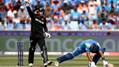 'Forget you're not good': Pakistan legend offers winning strategy for New Zealand against India in Champions Trophy final New Zealand's Tom Latham (L) unsuccessfully appeals for the wicket of India's Shreyas Iyer during Champions Trophy match