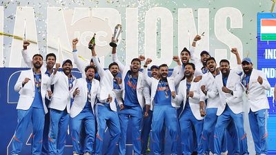Navjot Singh Sidhu wants this Champions Trophy hero to be part of India's Test squad for England series, says 'No, you will have to play him' India players lift the ICC Champions Trophy 2025 after beating New Zealand in the final
