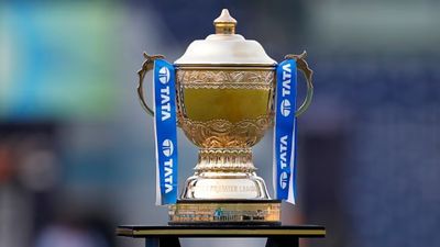 Big Breaking: Saliva ban to be lifted in IPL 2025, BCCI to take game-changing call in captain's meeting on this date IPL trophy in frame