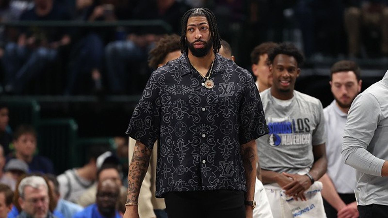 Anthony Davis Receives Immense Flak from Mavericks Fans For Playing Golf Amid Injury Recovery Anthony Davis Receives Immense Flak from Mavericks Fans For Playing Golf Amid Injury Recovery