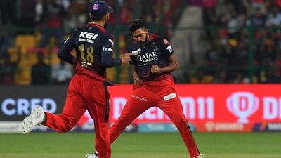 'Virat bhai had supported me a lot in tough times but...': Mohammed Siraj makes massive remark on parting ways with Kohli's RCB and new journey under Shubman Gill ahead of IPL 2025 Mohammed Siraj and Virat Kohli in frame