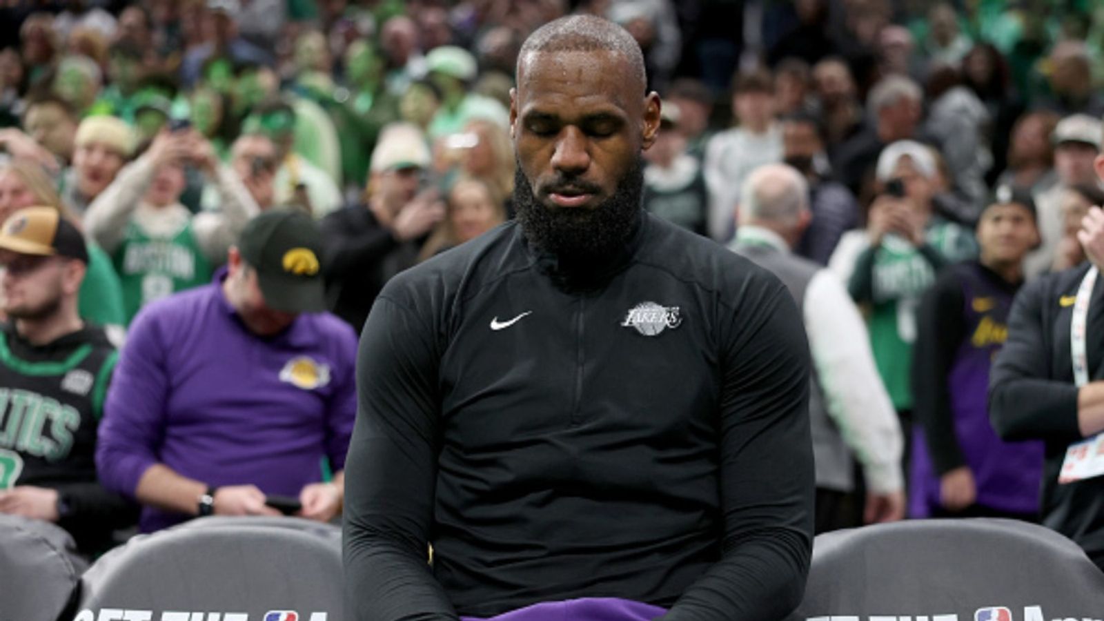 'I Won’t Look Too Far in the Future' : Lakers Legend LeBron James post injury statement leave fans disappointed LeBron James in the frame