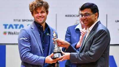 Indian Stalwart Viswanathan Anand snubs World No.1 Magnus Carlsen at FIDE's Chess Champion Challenge without hesitation Magnus Carlsen and Viswanathan Anand in the frame