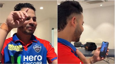 Ashutosh Sharma video-calls former Punjab Kings captain Shikhar Dhawan in Delhi Capitals' dressing room after dedicating match-winning fifty to him; watch viral video Ashutosh Sharma