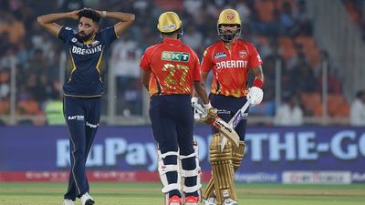 Shashank Singh reveals Shreyas Iyer message before final over as Punjab Kings captain miss out on maiden century, says 'from ball one, said don't...you'll not get a good hit' Shashank Singh and Shreyas Iyer in frame