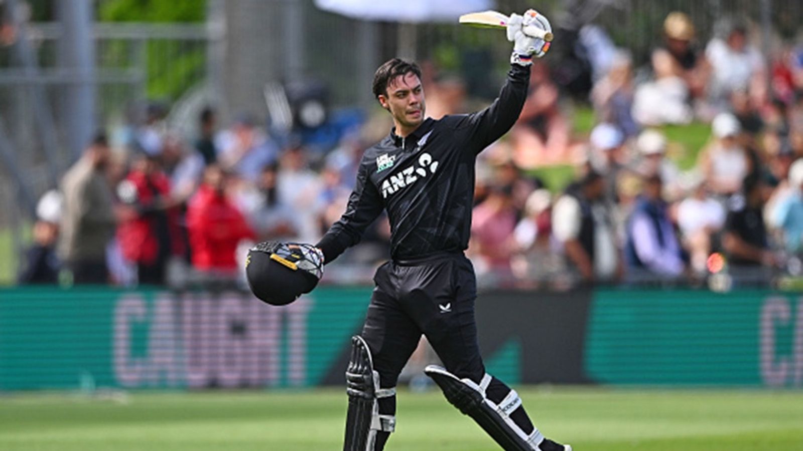 Mark Chapman breaks Ross Taylor's 14-year-old record with 132-run knock as Mohammad Rizwan's Pakistan pay for no speciallist spinner, 4 fast bowlers strategy Mark Chapman of New Zealand thanks the crowd as the leaves the field during game one of the Men's ODI series against Pakistan at McLean Park, on March 29, 2025, in Napier, New Zealand.