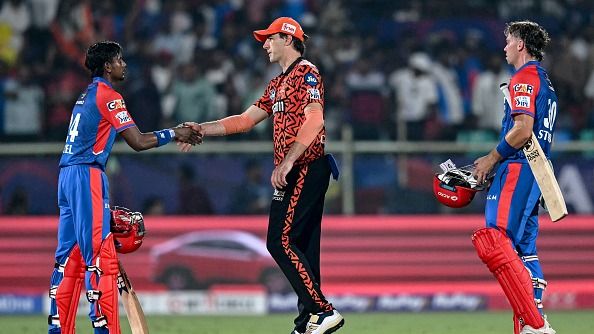 'I don't think it's a big margin...': Pat Cummins sees no panic despite SRH's back-to-back defeats in IPL 2025 following DC's 7-wicket jolt Sunrisers Hyderabad's captain Pat Cummins (C) congratulates Delhi Capitals' Abishek Porel (L) for his team's win as Tristan Stubbs watches on