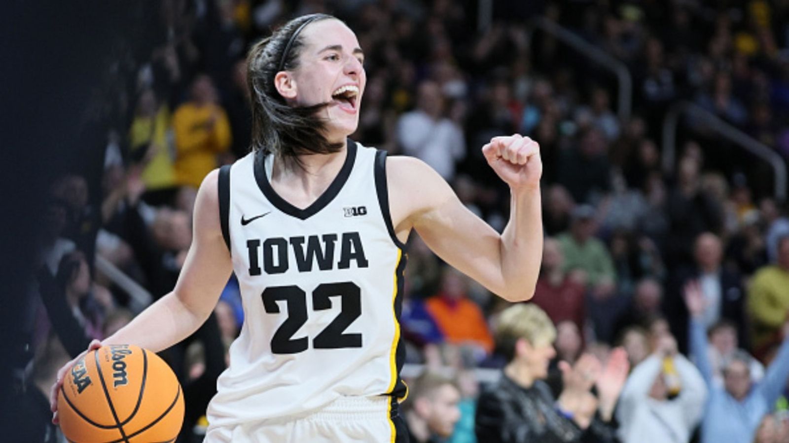 WNBA Star Draws Caitlin Clark Comparisons with Career-High 40 Points in UConn's Sweet 16 Victory WNBA Star Draws Caitlin Clark Comparisons with Career-High 40 Points in UConn's Sweet 16 Victory