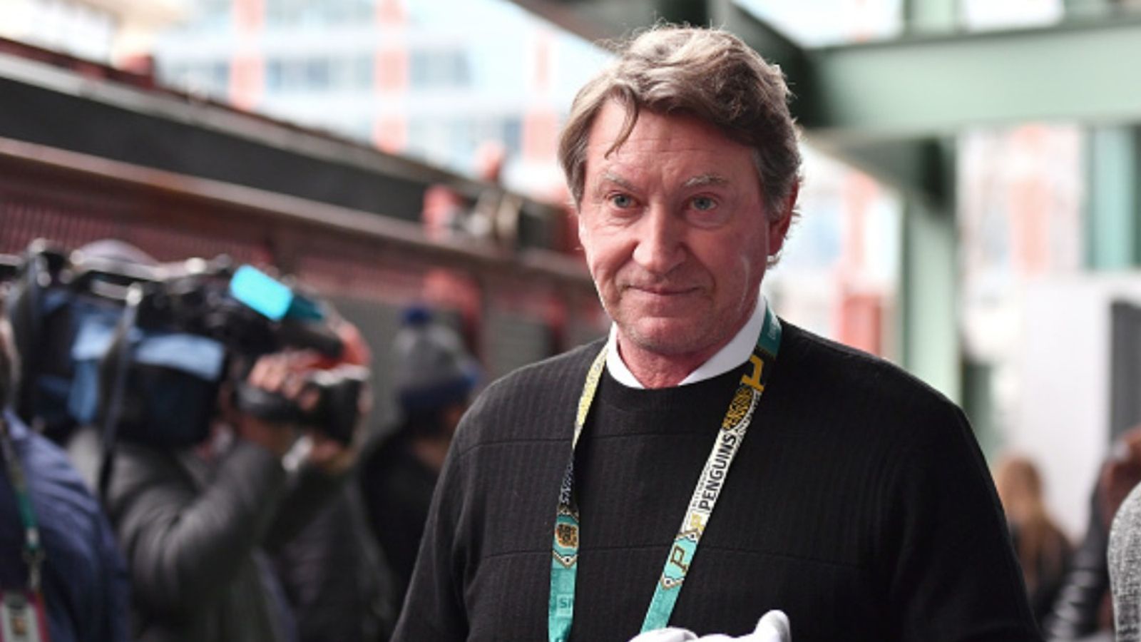 Wayne Gretzky names NHL superstar most likely to break his goal record, says 'He's got the one thing...' Wayne Gretzky in the frame