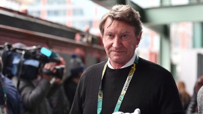 Wayne Gretzky names NHL superstar most likely to break his goal record, says 'He's got the one thing...' SportsTak