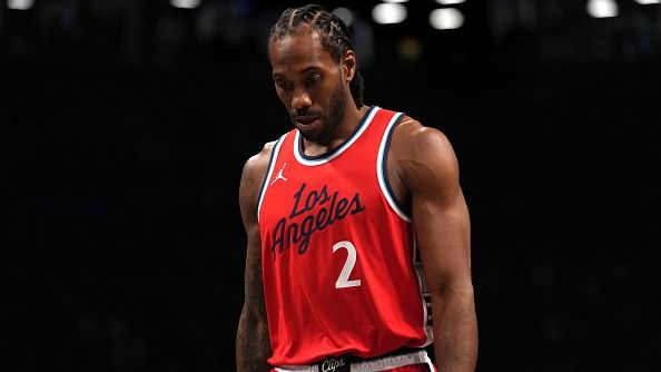 Kawhi Leonard Injury Report: Will the Clippers' Star Forward Play Tonight Against the Magic? Kawhi Leonard in the frame.