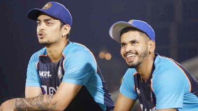 Big News: Comeback for Shreyas Iyer but not Ishan Kishan, BCCI feels wicketkeeper-batter has not done enough to get a central contract Ishan kishan and Shreyas iyer