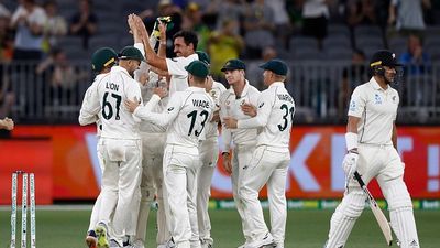 Superstar bowler who took 5 wickets in an over and ended career with 1397 scalps announces retirement Australia's Mitchell Starc celebrates with his teammates after dismissing New Zealand's Neil Wagner in this frame