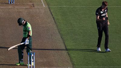 Sears' 2nd consecutive fifer crushes Pakistan batting lineup, New Zealand win series 3-0 Ben Sears Abdullah Shafique