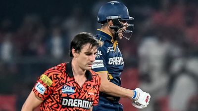 IPL 2025 updated points table: GT displace RCB to grab coveted spot, SRH slump to bottom place after 4th defeat in a row Gujarat Titans' captain Shubman Gill (R) and Sunrisers Hyderabad skipper Pat Cummins in frame