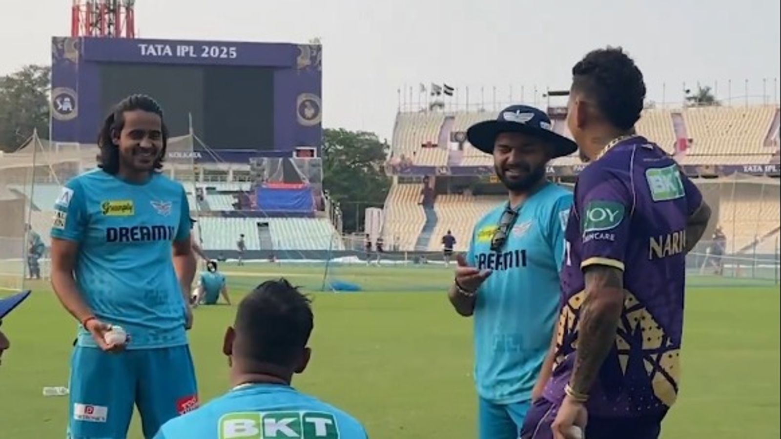 Rishabh Pant introduces LSG's rising star Digvesh Rathi to his idol Sunil Narine Digvesh finally met his idol (Courtesy: Screengrab from KKR video)