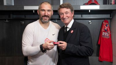 'Not sure who’s going to get more goals than that' Wayne Gretzky makes massive Alex Ovechkin prediction after he breaks his all-time NHL goal record SportsTak