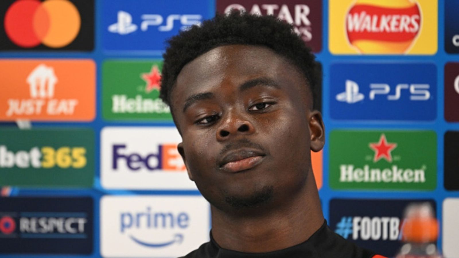 Bukayo Saka sparks speculation over Arsenal future with bold statement: "I don't think..." Bukayo Saka in the frame (via Getty)