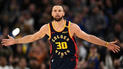 Stephen Curry Injury Report: Will the Warriors' Star Guard Play Tonight Against the Suns? Stephen Curry