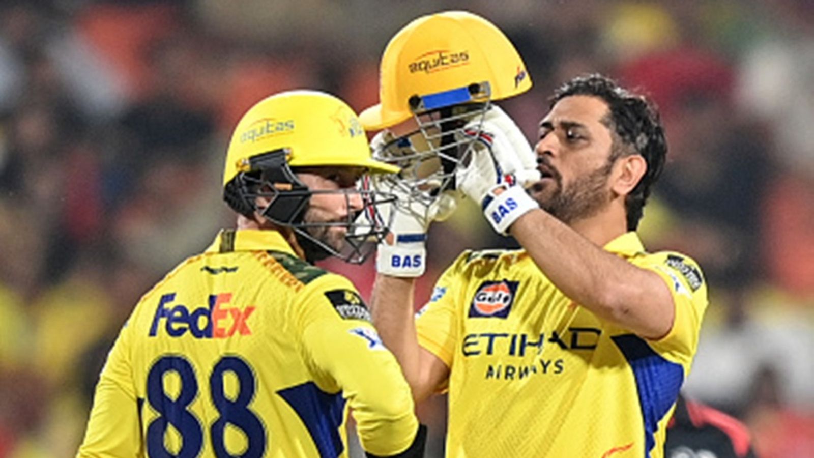 Ex-NZ pacer wants Dhoni to bat higher than no.5, feels Conway was retired out 'too late' in run chase vs PBKS Ex-NZ pacer wants Dhoni to bat higher than no.5, feels Conway was retired out 'too late' in run chase vs PBKS