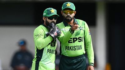 'Main yaha aake dhindora nahi pitunga...': Babar Azam gets furious at journalist questioning his silence on Pakistan's recent condition SportsTak