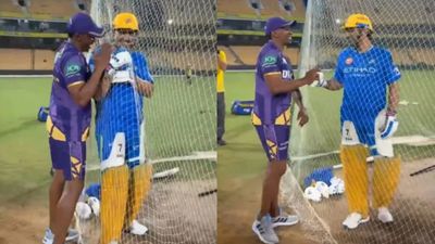 'Traitor is here': MS Dhoni reacts to reunion with KKR mentor Dwayne Bravo ahead of CSK vs KKR clash MS Dhoni and Dwayne Bravo reunite ahead of CSK vs KKR clash