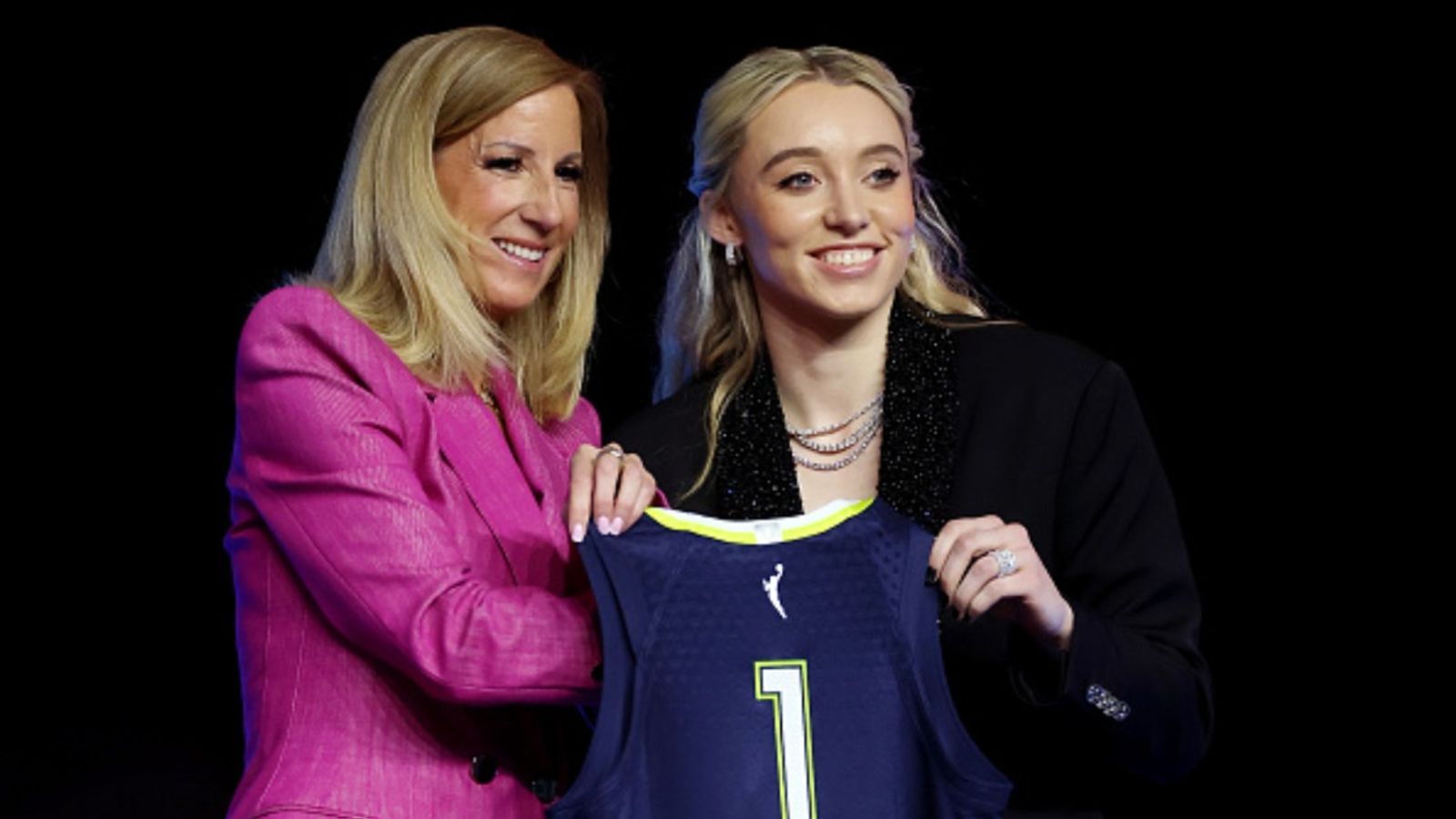 'Only heard great things about the city' : WNBA 2025 Draft No.1 Paige Beuckers shares her excitement after getting picked by Dallas Wings Paige Bueckers along with WNBA Commissioner Cathy Engelbert