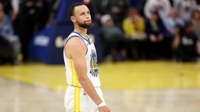 Stephen Curry Injury Report: Will the Warriors Point Guard Play Tonight Against the Grizzlies? Stephen Curry