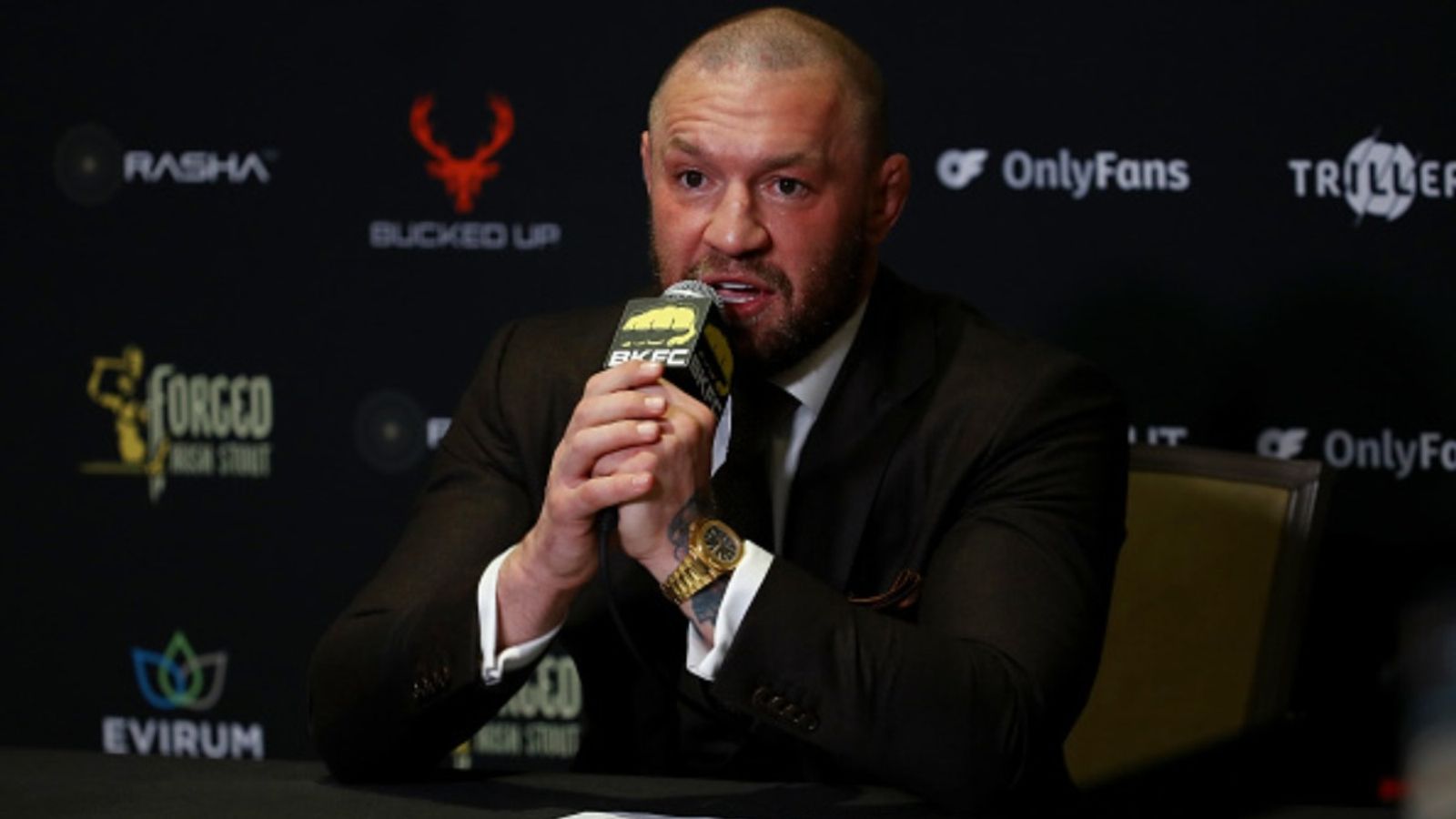 UFC champion accused of copying Conor McGregor to stay relevant in the promotion UFC champion accused of copying Conor McGregor to stay relevant in the promotion