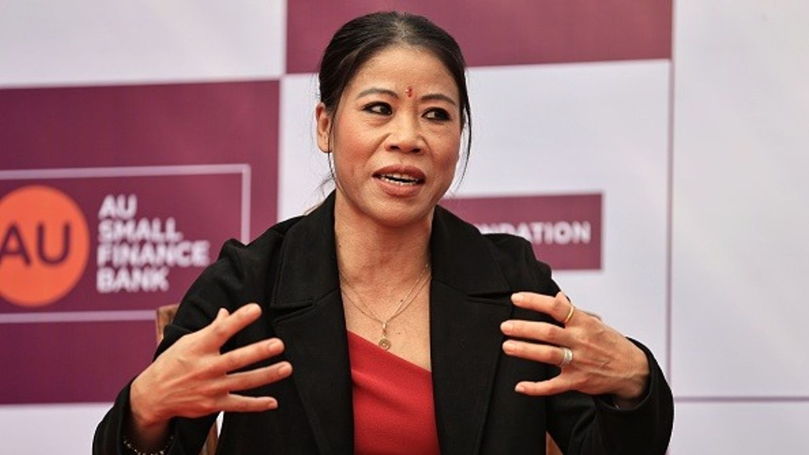 Mary Kom confirms divorce with Karung Onkholer, India's Olympic medallist pugilist lashes out at fake news regarding extramarital affair Indian boxer Mary Kom is attending a press meet for AU's 'Bano Champion' program in Jaipur, Rajasthan