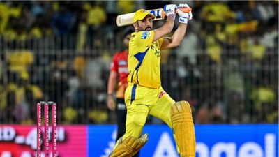 'To accommodate MS Dhoni...': Sunil Gavaskar wants BCCI to change IPL auction rule 'so that Indian cricket doesn't lose out on talent' CSK captain MS Dhoni in frame