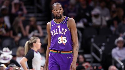 NBA Trade Rumor: Insiders Reveal the Names of Franchises Who are Frontrunners in Acquiring Kevin Durant from the Suns Kevin Durant in the frame.