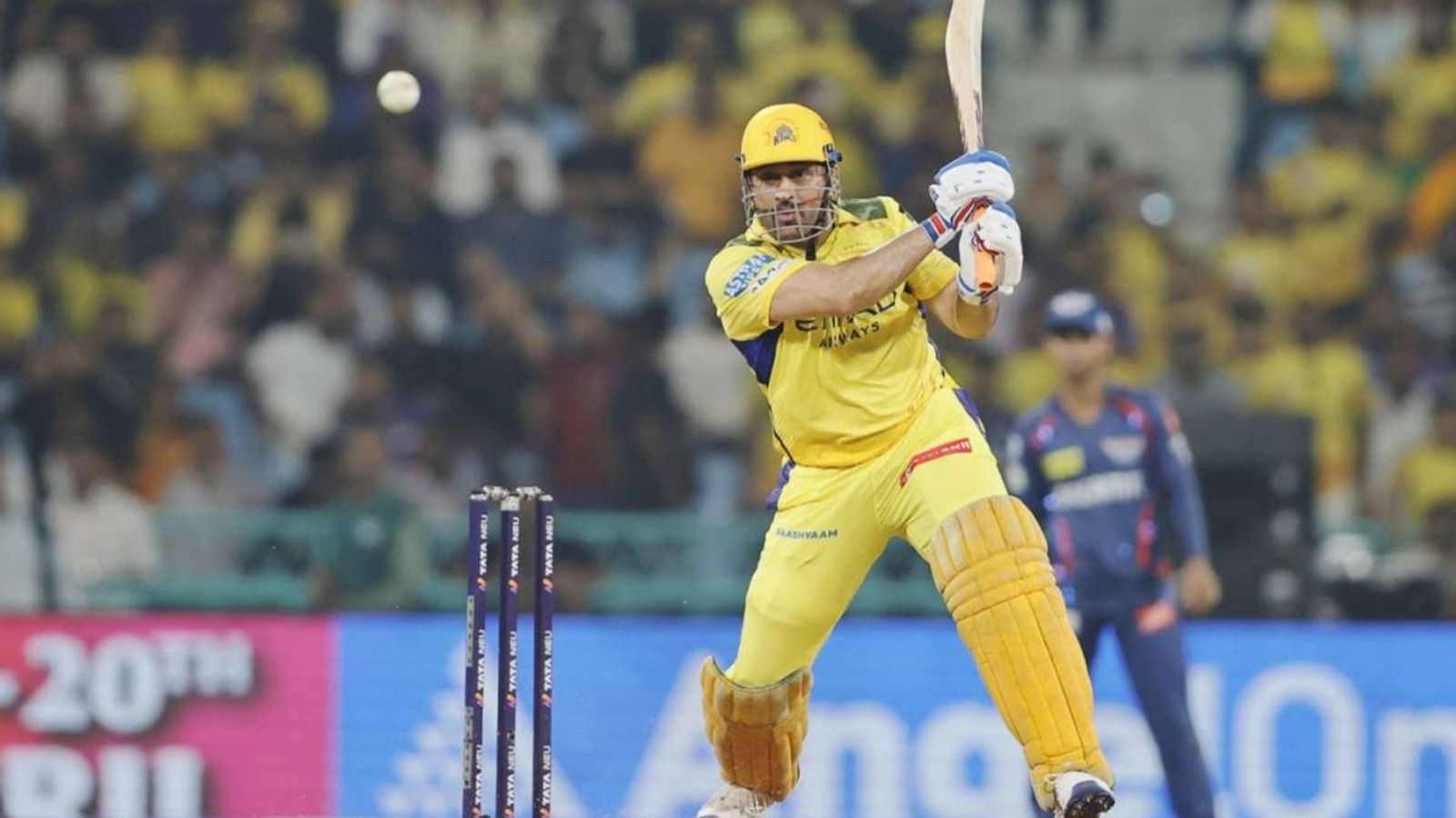MS Dhoni to not play IPL next season? CSK coach Stephen Fleming breaks silence with three-word response MS Dhoni in this frame