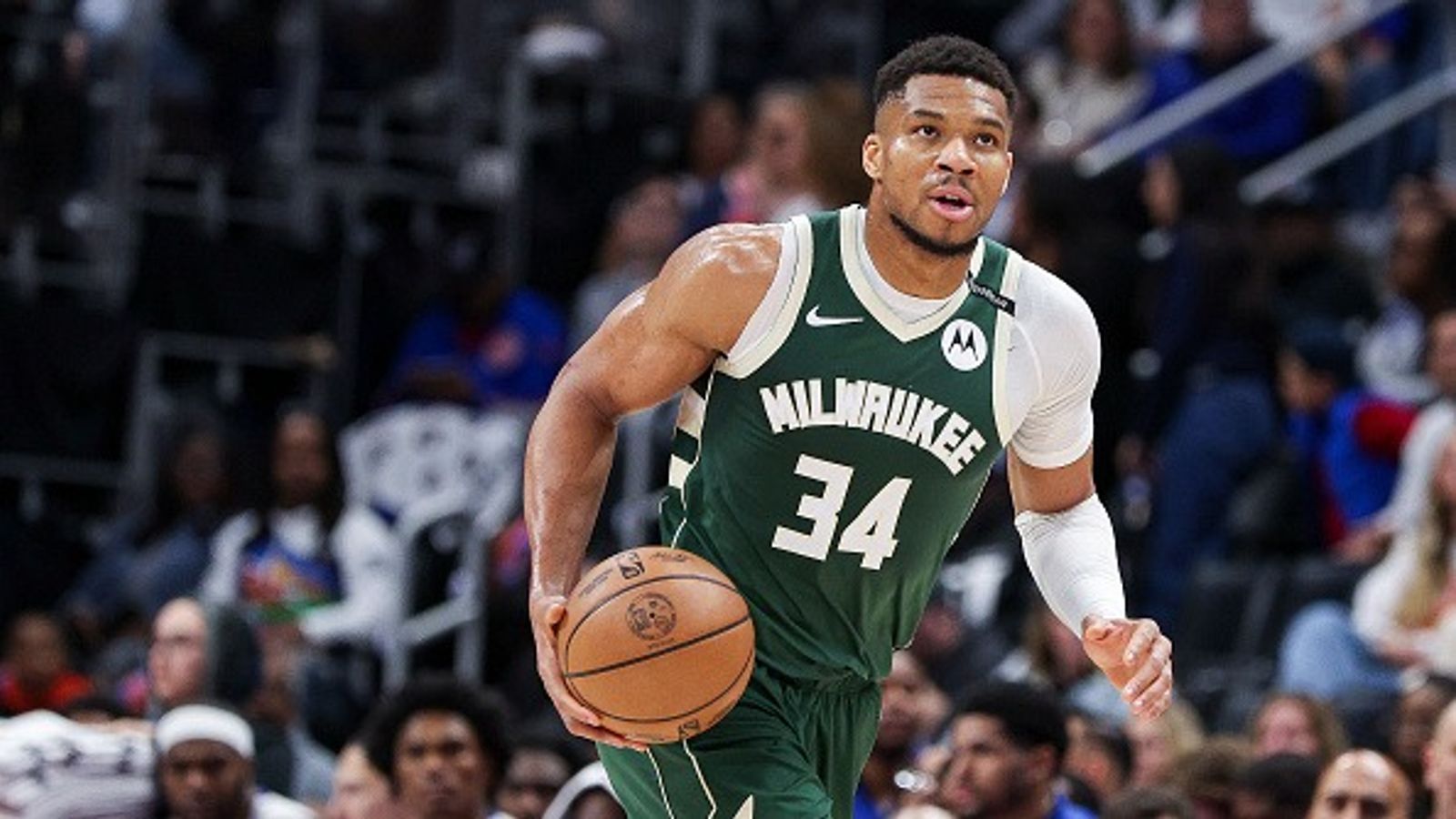 NBA Insider Reveals Spurs' Secret Advantage in Pursuit of Bucks' Forward Giannis Antetokounmpo NBA Insider Reveals Spurs' Secret Advantage in Pursuit of Bucks' Forward Giannis Antetokounmpo